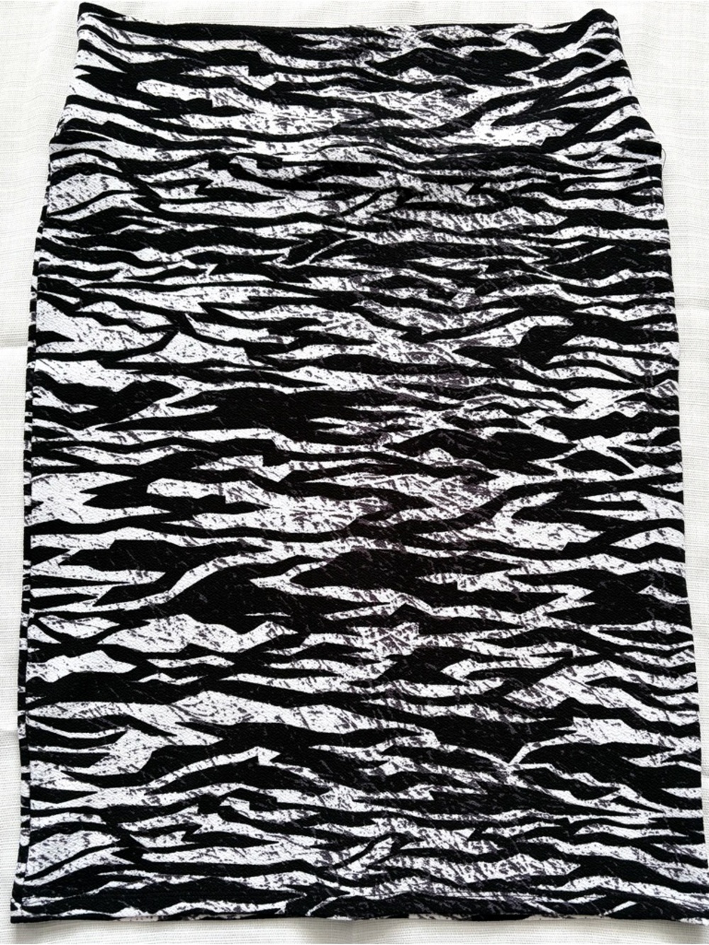 LuLaRoe Cassie Pencil Skirt Size L NWOT Black White Zebra  Print